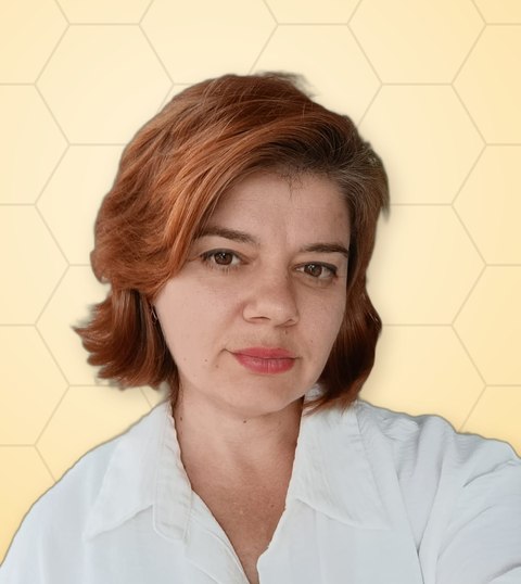 חני, מנהלת הגן — תמונת פנים